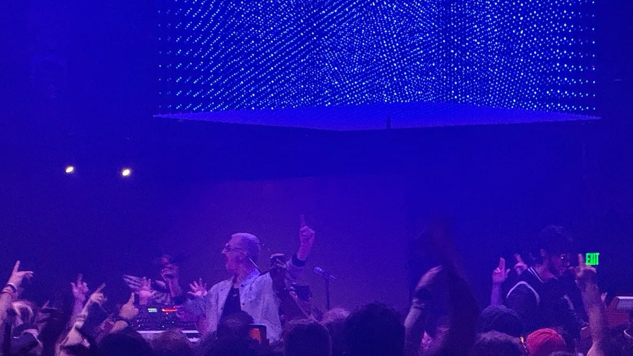 Deep blue atmosphere at REELworks