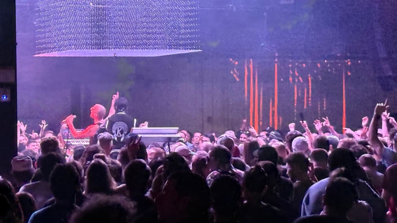 Kasablanca full energy crowd shot